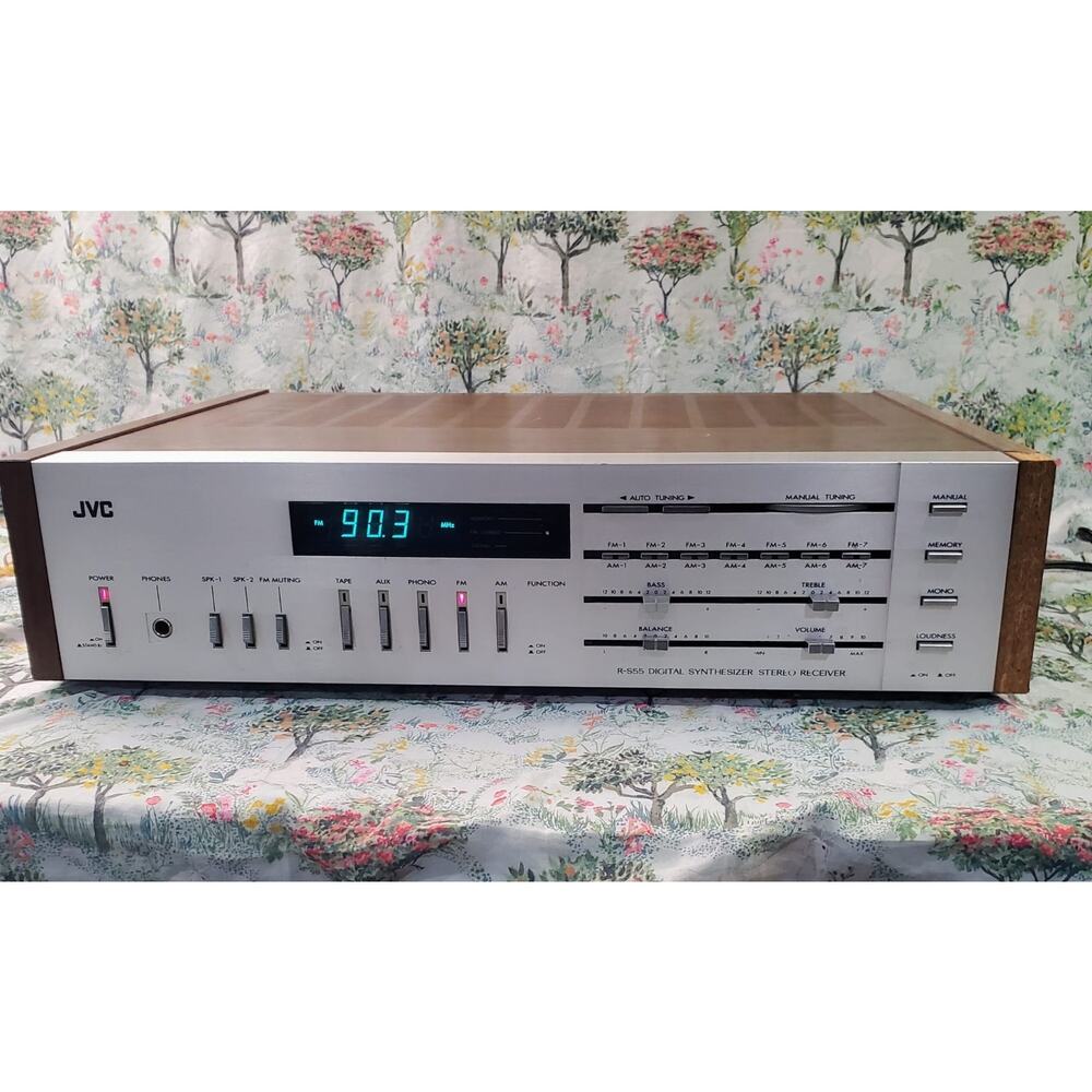 JVC R-S55 STEREO AM/FM RECEIVER SYNTHESIZER 40 WPC Perfect Working Condition